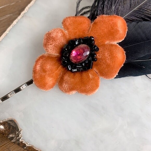 Handmade flower and feather beaded hair pin - Picture 2 of 5